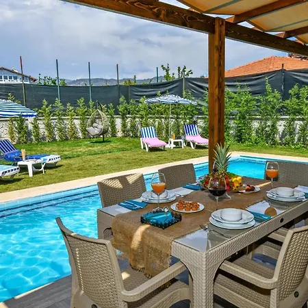 Fransola, 2 Bedroom Holiday In *